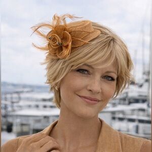 Linen Coloured Top Hat Facinator